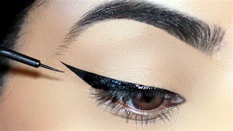 Innovative techniques for creating a cutting-edge half-flash eye liner